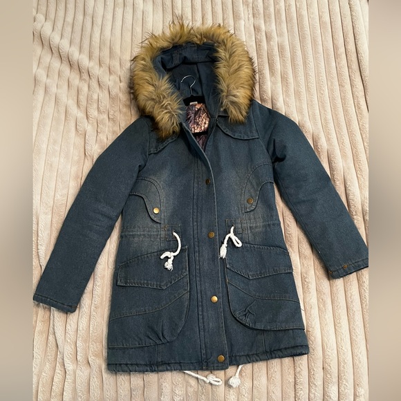 Very Warm Jean Coat with Quilted Lining & Detachable Faux Fur Hood! - Picture 2 of 10
